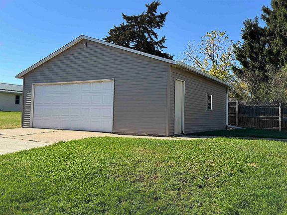 4th image of 702 S Willard Ave