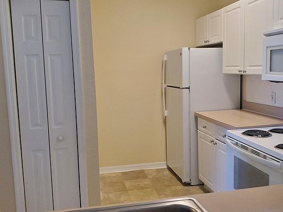 3rd image of 18001 Richmond Place Dr APT 727