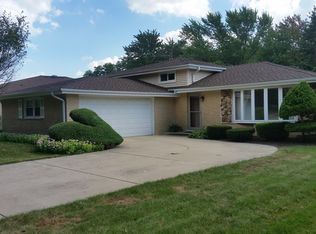 18W751 83rd St, Downers Grove, IL 60516