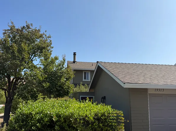 19313 Creekside Cir, Salinas, CA 93908
