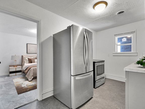 3rd image of 820 N Pennsylvania Ave #4
