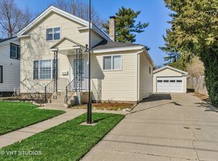 1613 N Riverside Dr, McHenry, IL 60050