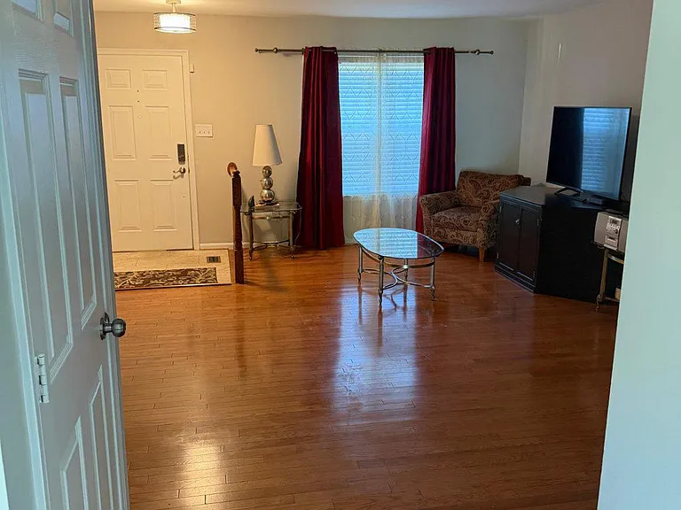 111 Connery Ter SW — Photo 5
