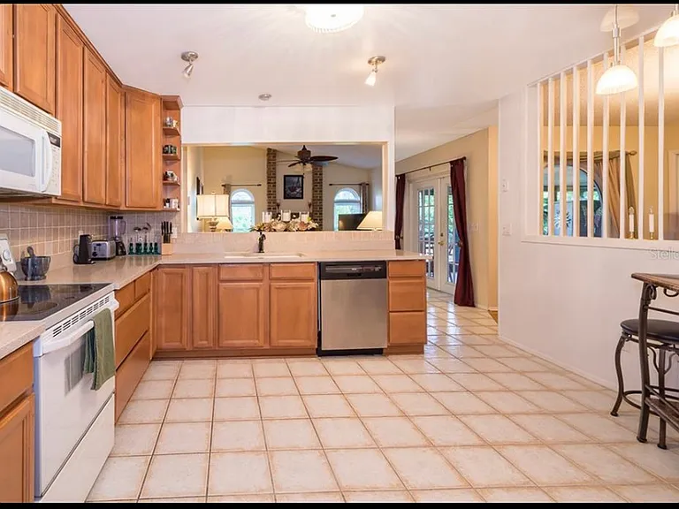 10143 Chesham Dr — Photo 8