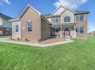 5392 Aberdeen Ct, Clarkston, MI 48348