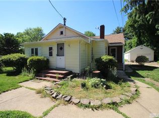 19 Glenmore Ave, Brentwood, NY 11717
