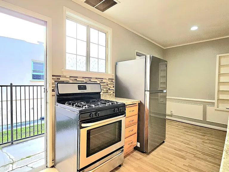 1022 S Norton Ave #B — Photo 7