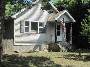 13 Wood Ave, Shirley, NY 11967