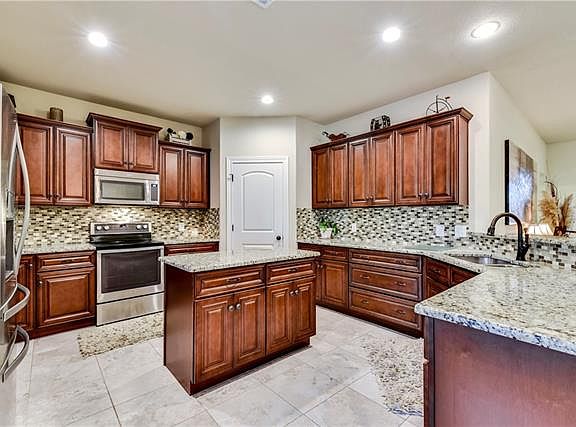 4th image of 202 Venture Blvd