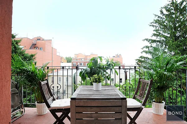 Sold by Bond New York | media 3