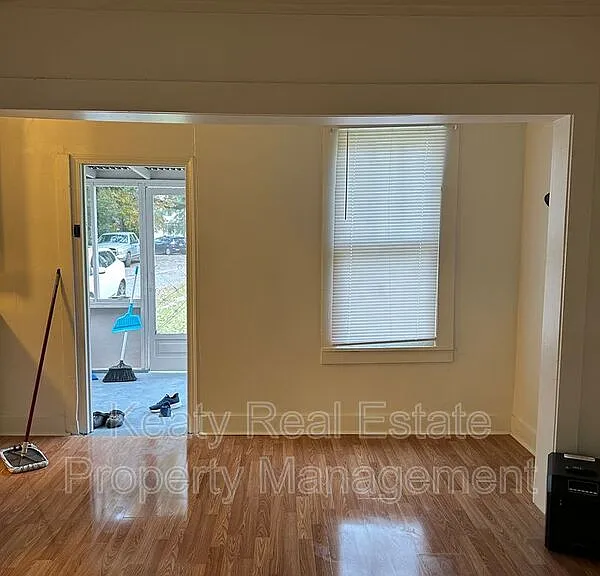 419 Charles St — Photo 2