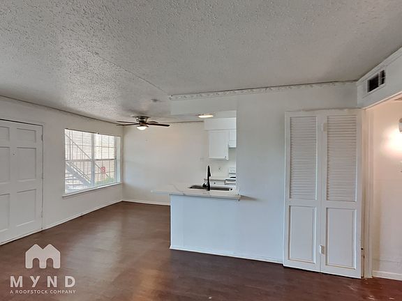 2nd image of 3624 Parkridge Dr APT 113