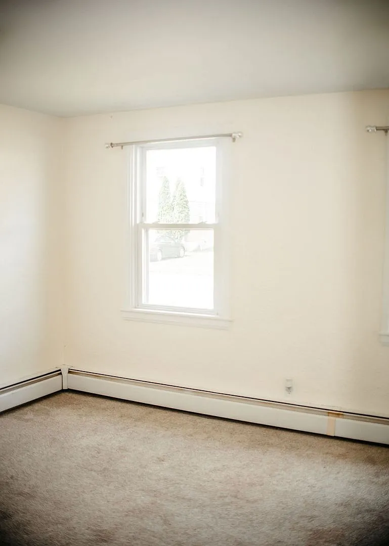 1078 Kelly Dr — Photo 3