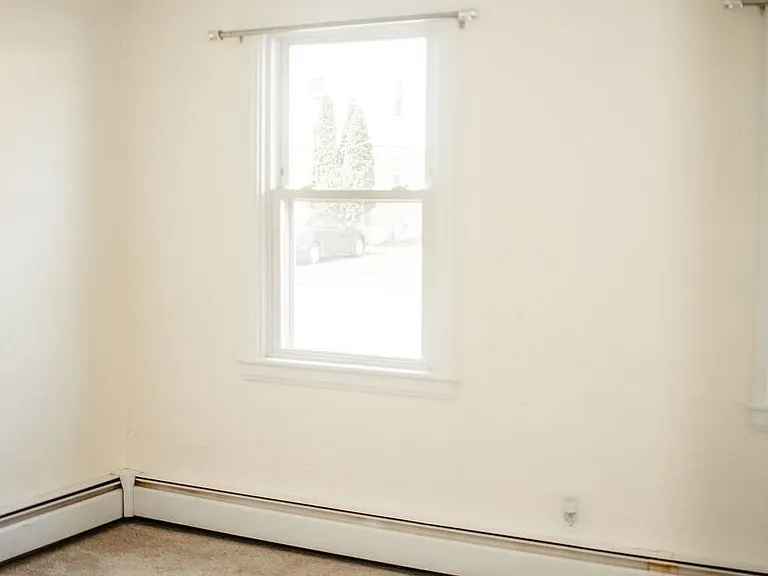 1078 Kelly Dr — Photo 3