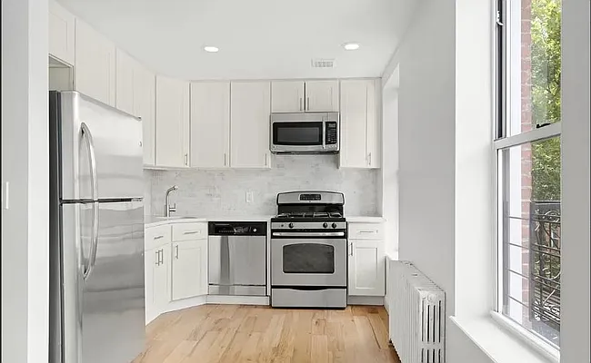 Rented by Vertical Real Estate LLC | media 25