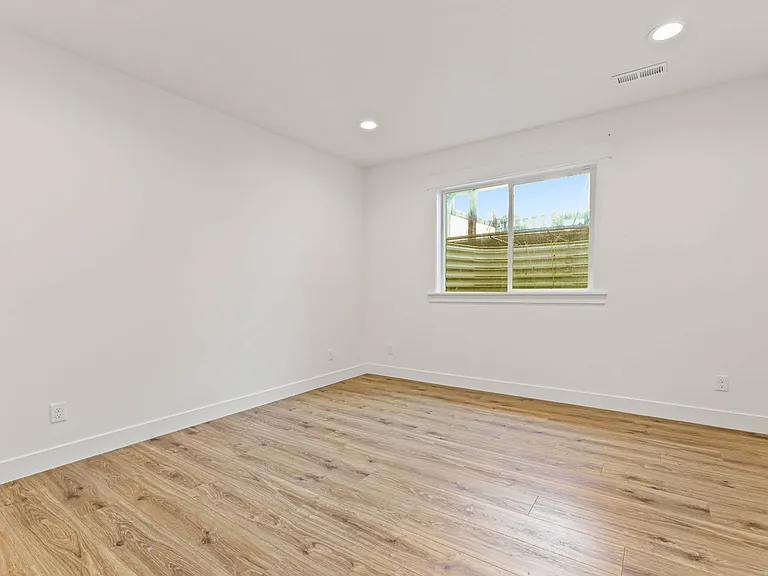 2098 E Elkhorn Rd — Photo 43