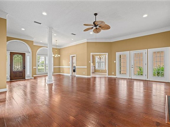 3rd image of 2467 Ashbury Pl