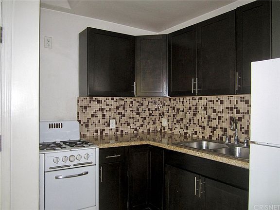 2nd image of 653 Westmount Dr #1/4