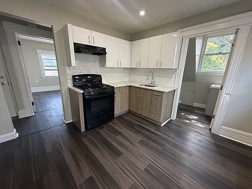 76 Ridge St Photo 1