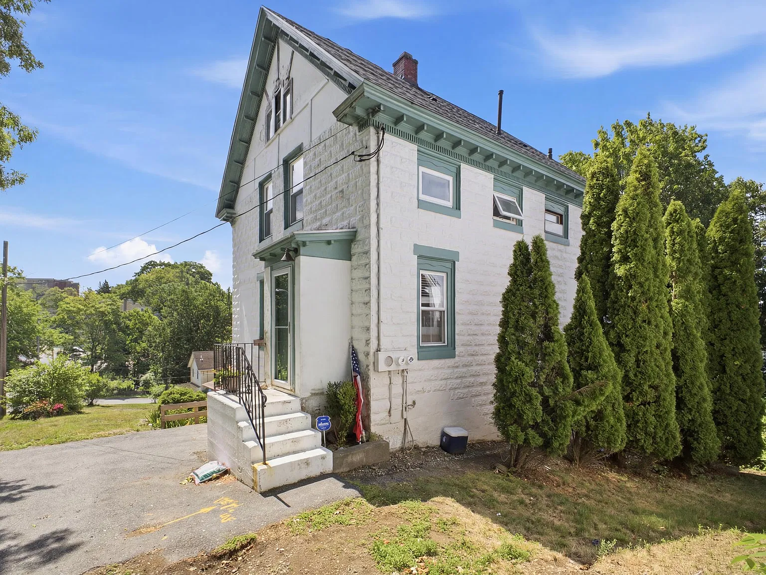 3 bed, 1.5 bath, 1860 sqft, $2,800 — Photo 1