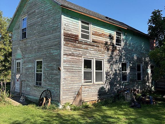 2nd image of 560 Main St