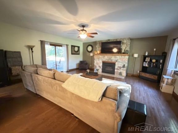 4th image of 5837 Brockway Rd