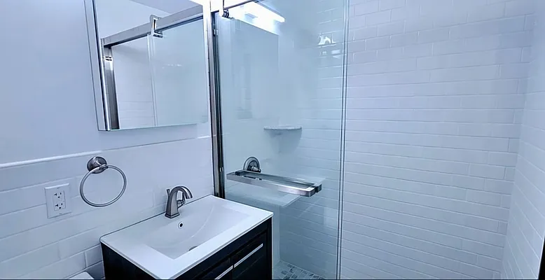 Bathroom, photo 1