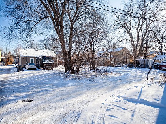 2nd image of 1815 Queen Ave N