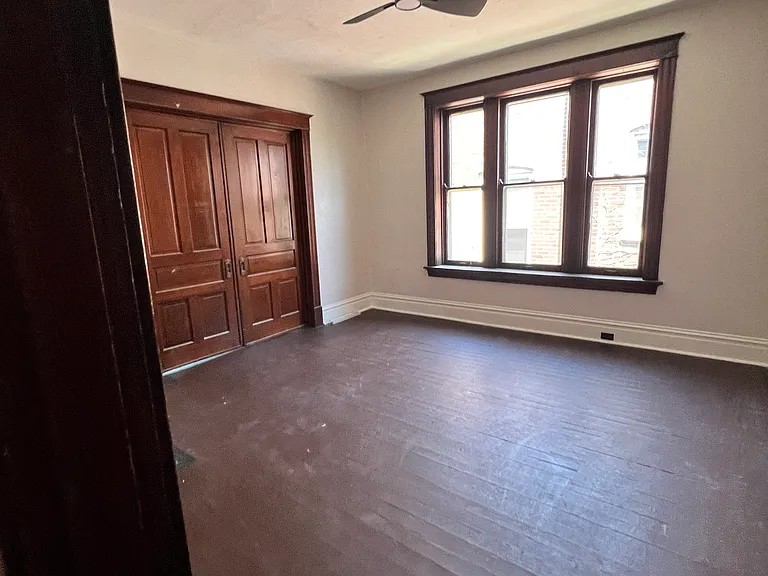 4434 Clarence Ave — Photo 7