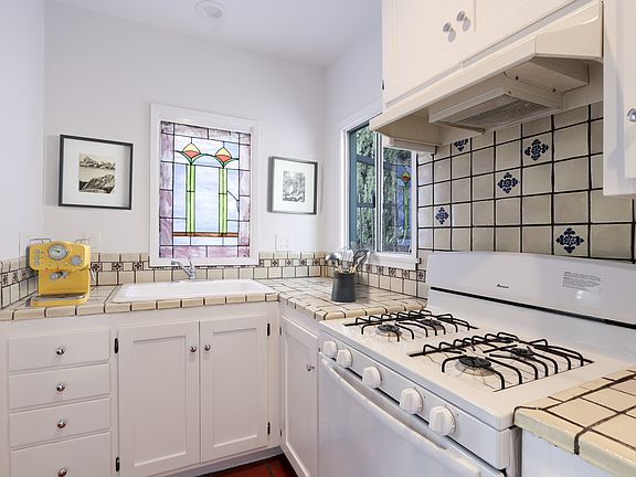 2nd image of 522 N Alta Vista Blvd #1