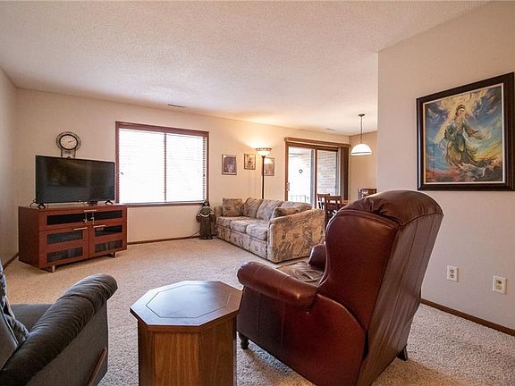 3rd image of 4849 Woodland Ave Unit 4