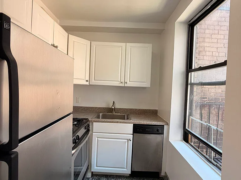 11880 Metropolitan Ave #4EE — Photo 6