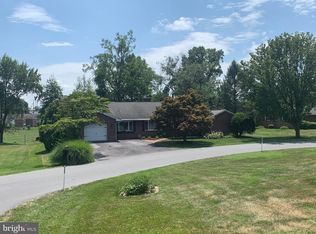 150 Farm Ln, Chambersburg, PA 17202