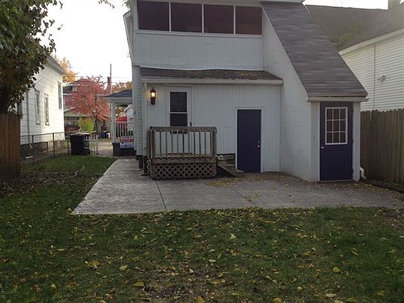 3rd image of 903 Crosby St NW