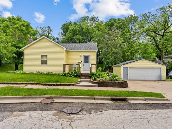 1250 Halstead St, Muscatine, IA 52761