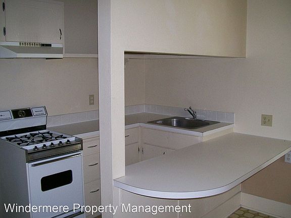 2nd image of 104 S Palouse St APT 5