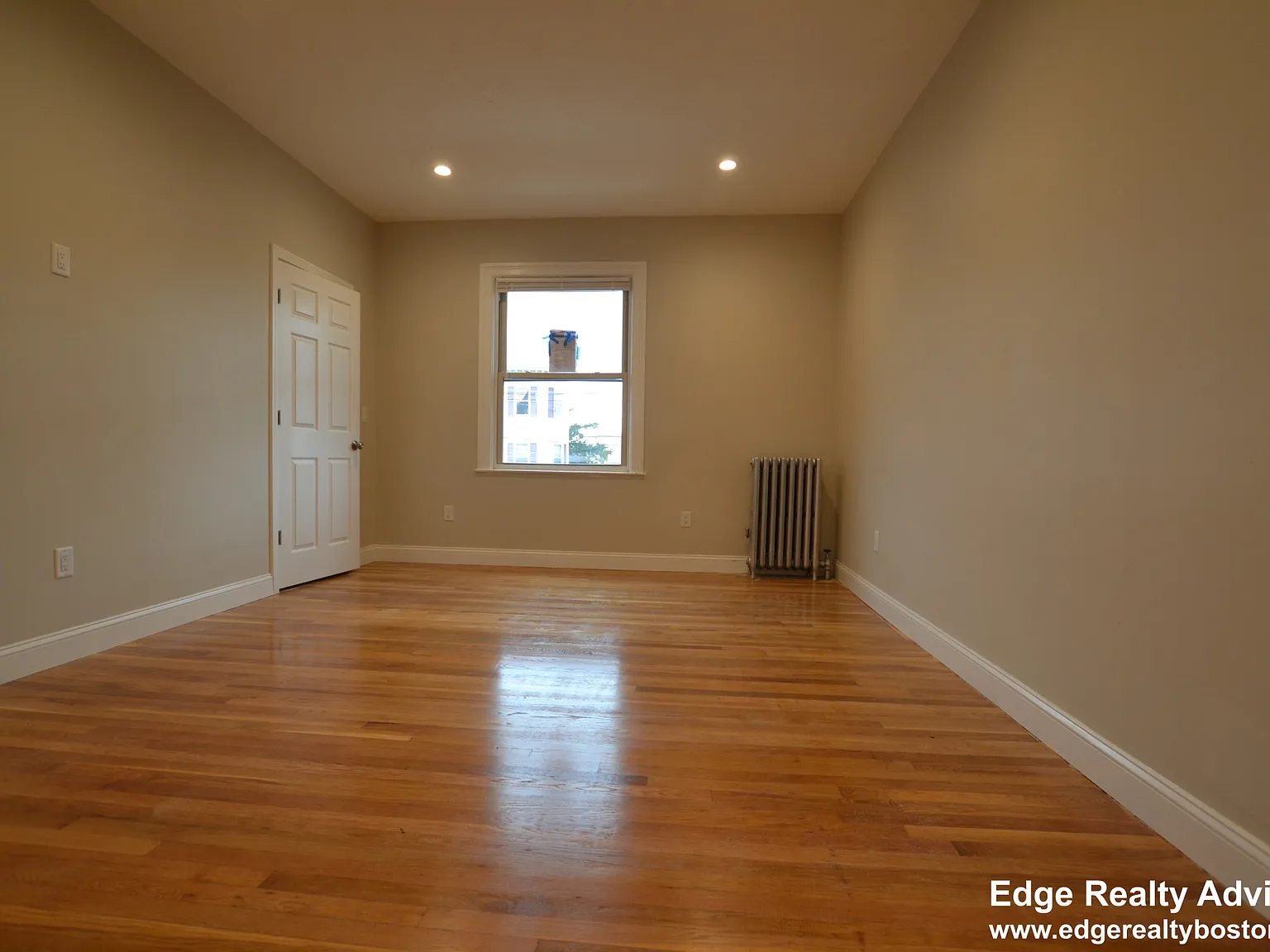 3 bed, 1300 sqft, $4,000 — Photo 4