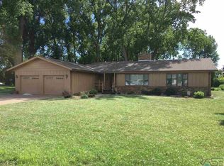 800 S 3rd St, Beresford, SD 57004