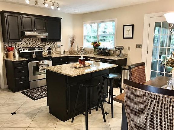 3rd image of 1005 Marco Ln