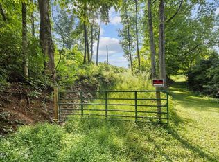 324 Locust Hill Dr, Bristol, VA 24201