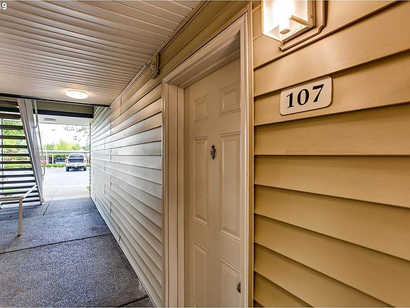 2nd image of 770 NW 185th Ave #107