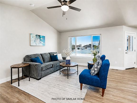 4th image of 438 Montecito Ave
