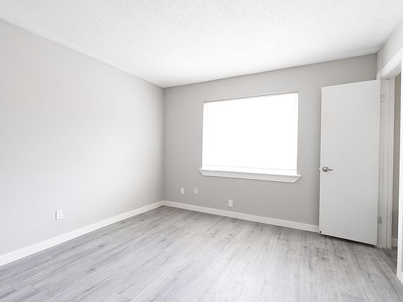 2nd image of 3141-04 Ashwood St