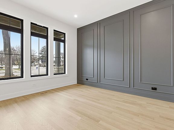 4th image of 135 Elmore St