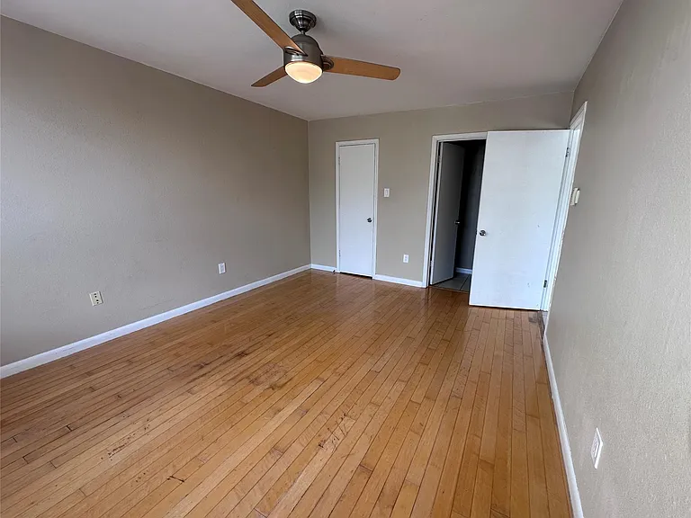 2409 Leon St #205 — Photo 9