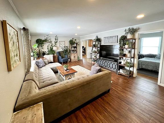 2nd image of 309 W 6th St
