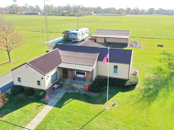 7318 E Canada St, Saint Anne, IL 60964