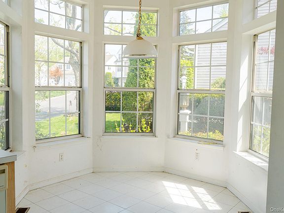 3rd image of 23 Roundtop Road