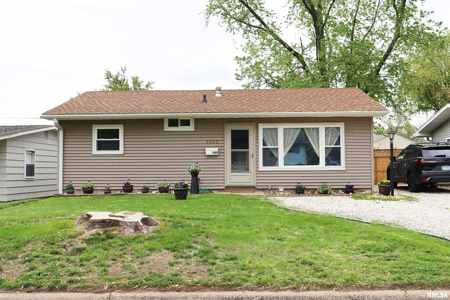 1605 Bellaire St photo 1