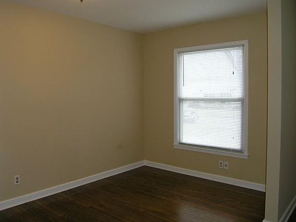 3rd image of 1410 Paxton Ave